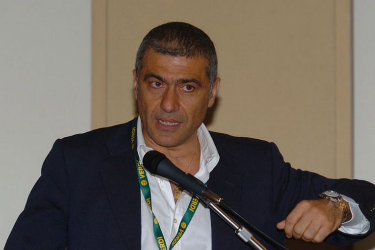 Alfonso Pecorario Scanio: "Renzi più attento alle necessità delle lobby del petrolio che a quelle dei cittadini"