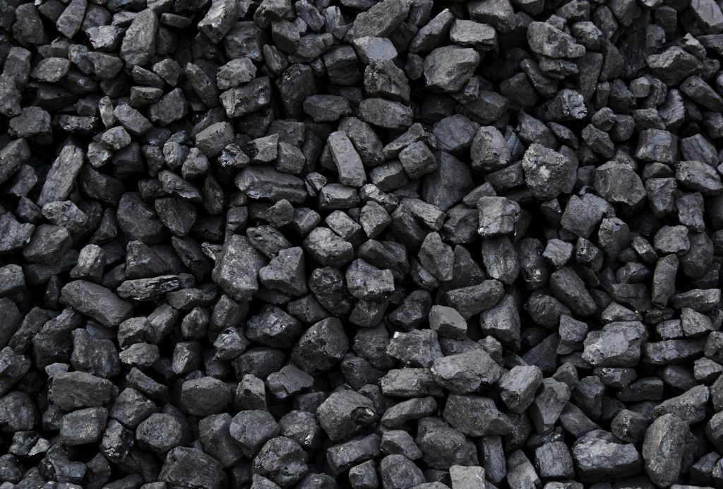 Clima. Descalzi (Eni): “Il carbone bruciato in Ue è il più caro del mondo”