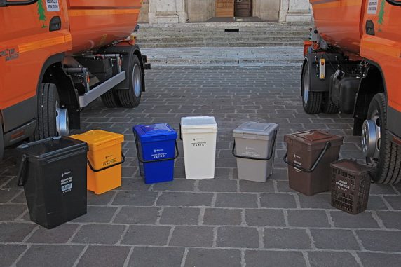 Formia – Nuovo calendario di raccolta, ecco dove e quando ritirare le nuove attrezzature