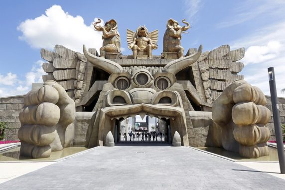 Roma, "Giornata della Terra": il biglietto di Cinecittà World si paga in bottiglie di plastica