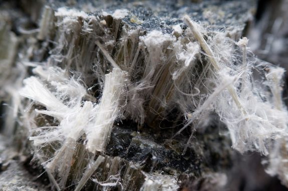 Smaltimento amianto obbligatorio, ogni anno 6mila decessi