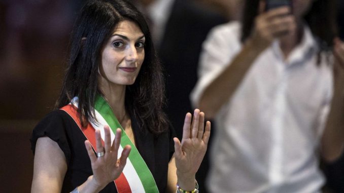 Roma, Raggi:"Raccolta differenziata hi-tech porta a porta entro il 2021"