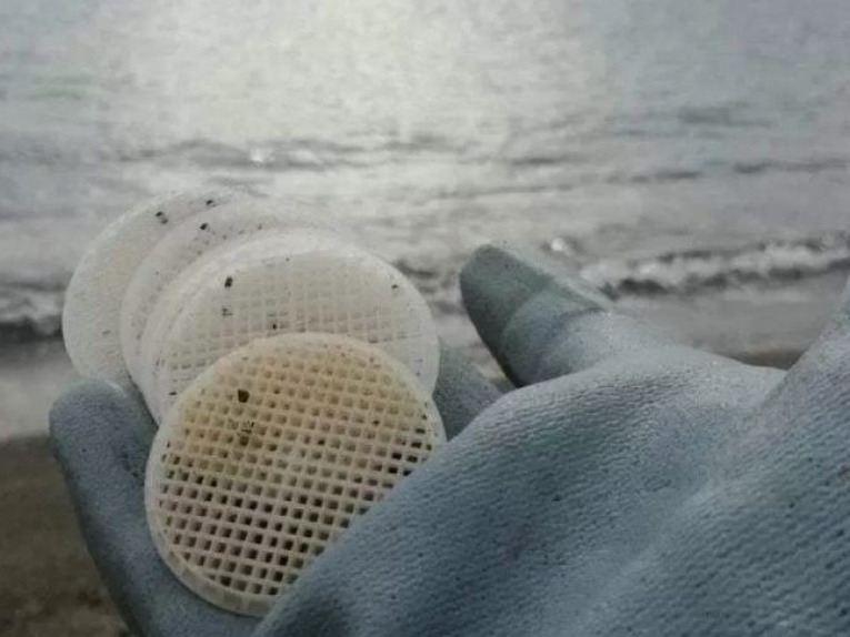 Dischetti di plastica, finalmente svelato il mistero: ecco da dove arrivano