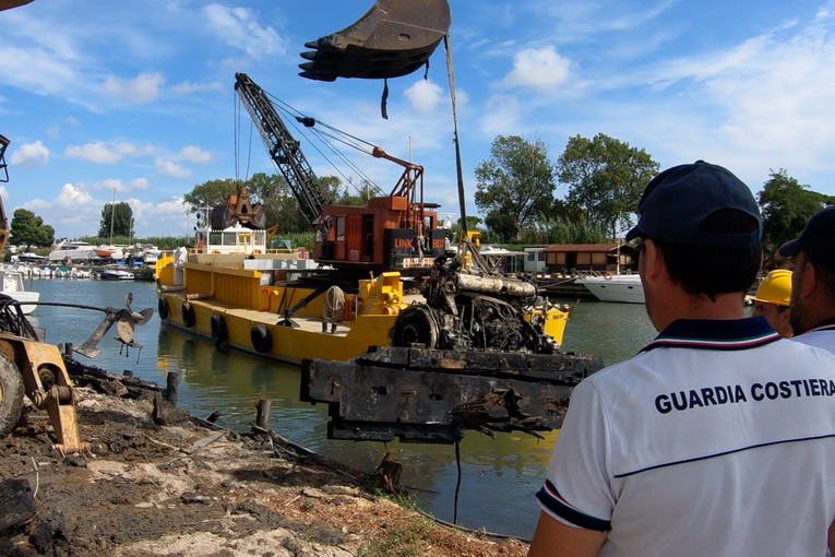 Relitti nel Tevere, al via la rimozione delle carcasse lungo il fiume