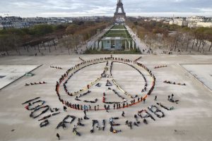 Parigi dichiara l’emergenza climatica