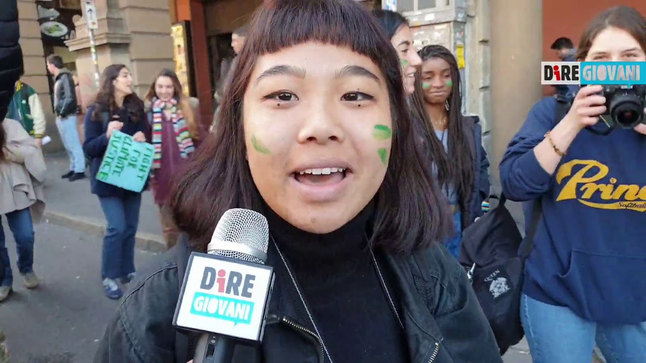 Fridays For Future, a Bologna altro che black è il block friday