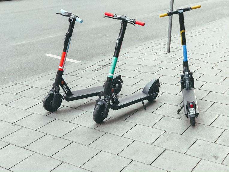 Le città prendono vita con la micromobilità: il trend in Italia e nel mondo