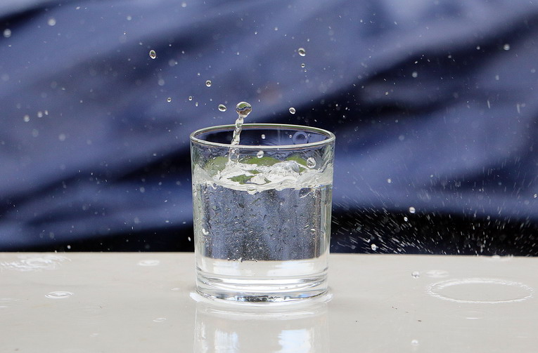 Il futuro dell’acqua potabile: innovazioni, sfide e strategie per un uso sostenibile