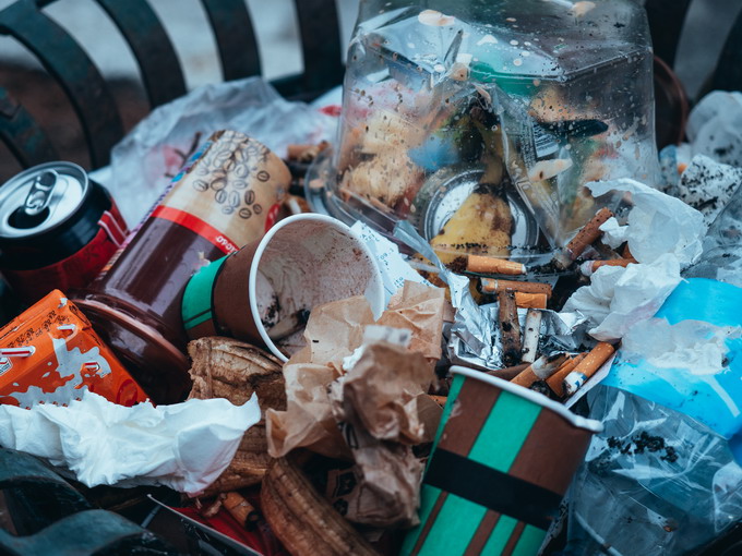 Decomposizione dei rifiuti: processi, impatti e soluzioni sostenibili