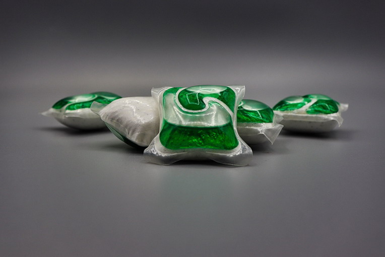 Come scegliere il detersivo ecologico migliore per ogni superficie